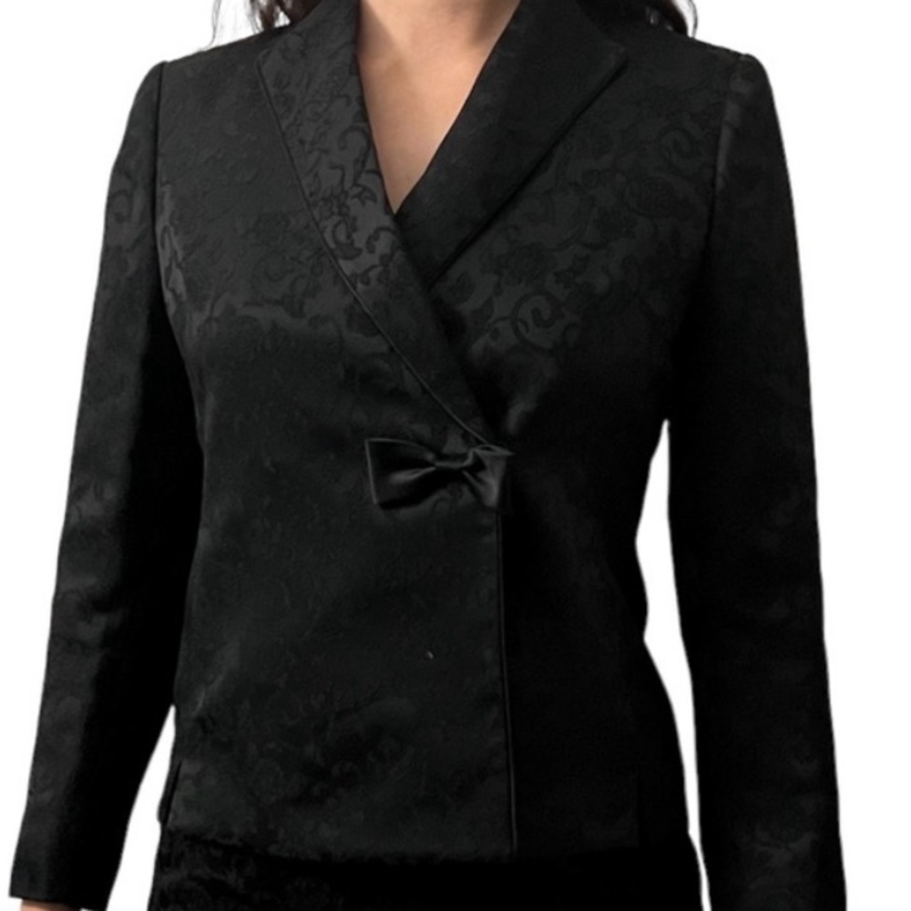 Vintage Chic Le Suit Blazer with Bow Closure Detail in Black w/ Floral Print, S